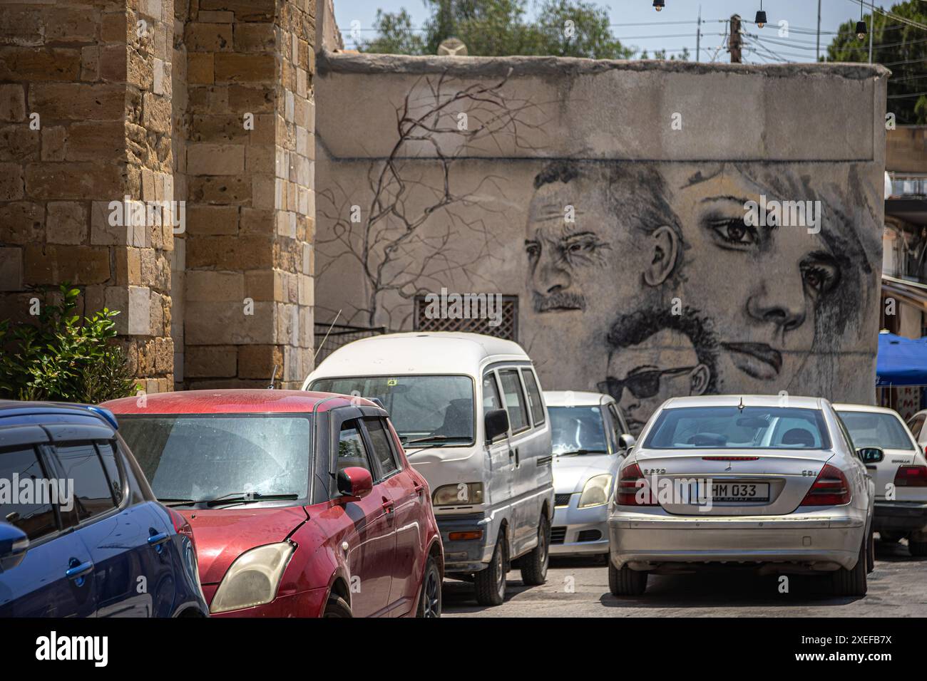 NIKOSIA, ZYPERN: Schöne Straßenkunst an einer Mauer in der Nähe der Stadtmauern, auf der türkischen Seite der Stadt, in der türkischen Republik Nordzypern Stockfoto