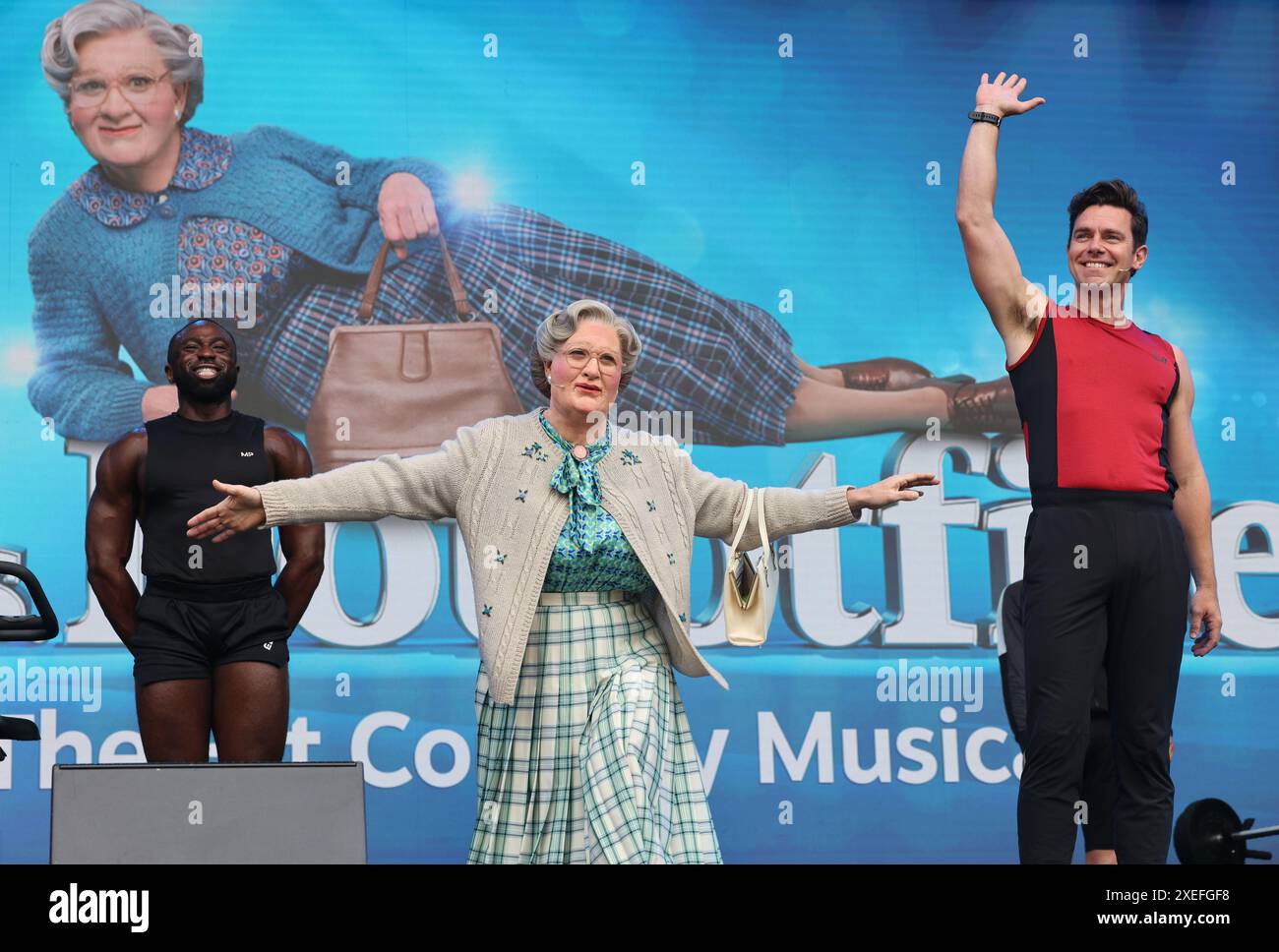 Mrs. Doubtfire, das Musical, at West End Live 2024 in Trafalgar Square, London, UK Stockfoto