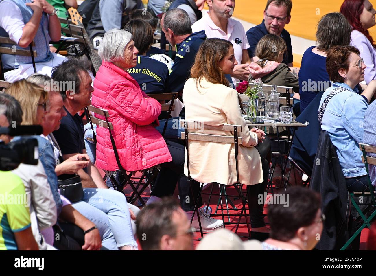 Rost, Deutschland. Juni 2024. Rust, Deutschland - 16. Juni 2024: ARD-TV-Show 'immer wieder sonntags' im Europa-Park mit Moderator Stefan Mross, Stefanie Mross, Eva Luginger (Foto: Mediensegel/SIPA USA) Credit: SIPA USA/Alamy Live News Stockfoto Rost, Deutschland. Juni 2024. Rust, Deutschland - 16. Juni 2024: ARD-TV-Show 'immer wieder sonntags' im Europa-Park mit Moderator Stefan Mross, Stefanie Mross, Eva Luginger (Foto: Mediensegel/SIPA USA) Credit: SIPA USA/Alamy Live News Stockfoto