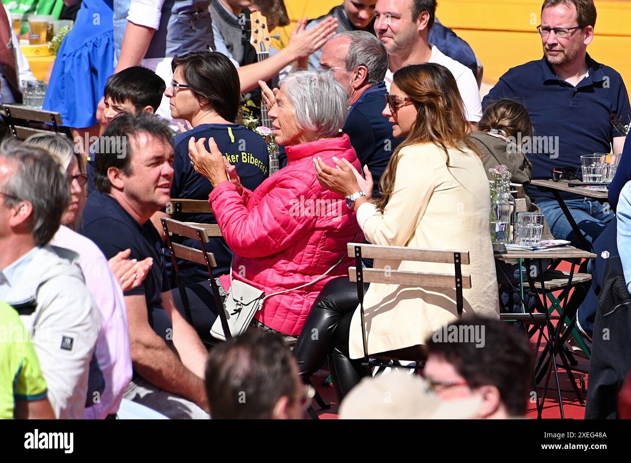 Rost, Deutschland. Juni 2024. Rust, Deutschland - 16. Juni 2024: ARD-TV-Show 'immer wieder sonntags' im Europa-Park mit Moderator Stefan Mross, Stefanie Mross, Eva Luginger (Foto: Mediensegel/SIPA USA) Credit: SIPA USA/Alamy Live News Stockfoto Rost, Deutschland. Juni 2024. Rust, Deutschland - 16. Juni 2024: ARD-TV-Show 'immer wieder sonntags' im Europa-Park mit Moderator Stefan Mross, Stefanie Mross, Eva Luginger (Foto: Mediensegel/SIPA USA) Credit: SIPA USA/Alamy Live News Stockfoto