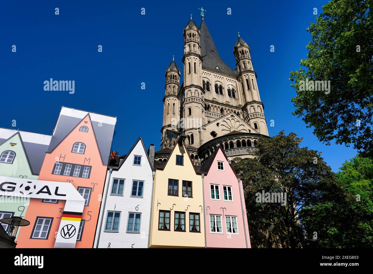 Köln, Deutschland 25. Juni 2024: Die beiden unglücklicherweise abgerissenen Altstädte in köln während der europameisterschaft 2024 als Nachbau des f Stockfoto