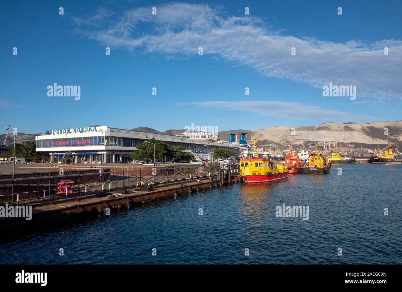 Noworossijsk, Russland - 18. August 2023 Gebäude der Noworossijsk Marine Station Stockfoto