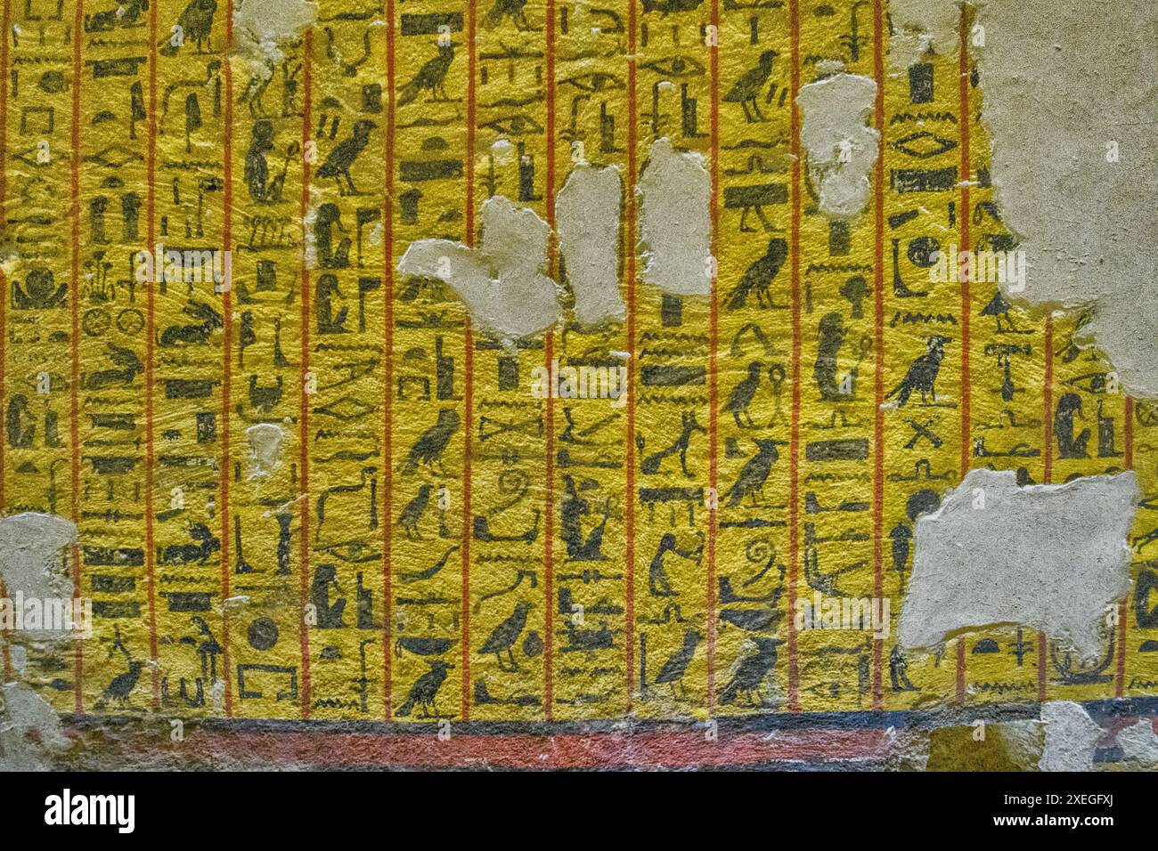 Hieroglyphen an der linken Wand der Grabkammer im Grab von Ay Stockfoto