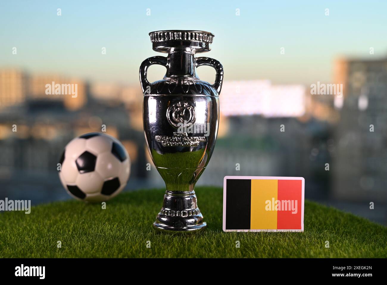 27. Juni 2024, Berlin, Deutschland. Belgische Flagge - Teilnehmer der Playoffs der Fußball-Europameisterschaft. Stockfoto