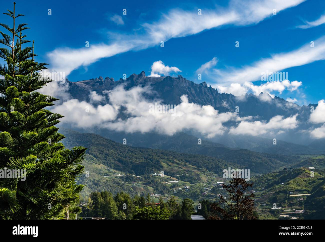Der Mount Kinabalu ist der höchste Berg (4.095 Meter oder 13.435 ft) auf der Insel Borneo. Sabah, Borneo, Malaysia. Stockfoto