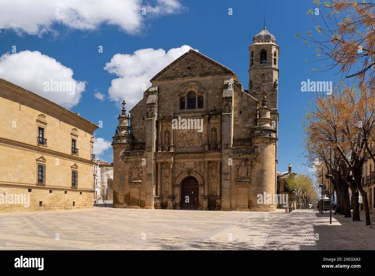 Blick auf die Heilige Kapelle des Erlösers in der andalusischen Stadt Ubeda Stockfoto