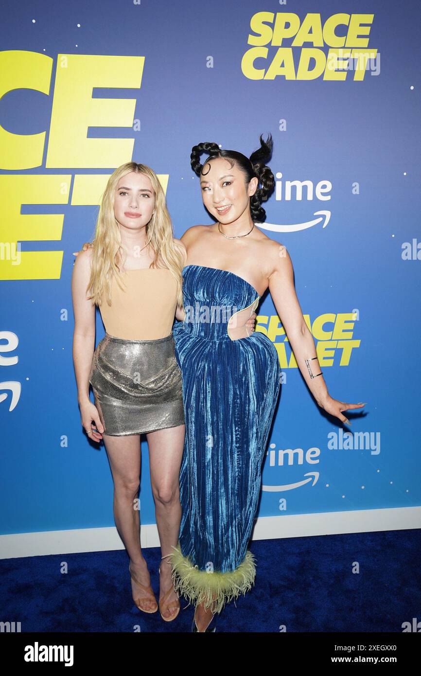 Ny. Juni 2024. Emma Roberts, Poppy Liu bei Ankunft für SPACE KADETT Premiere, Metrograph, New York, NY, 27. Juni, 2024. Quelle: Kristin Callahan/Everett Collection/Alamy Live News Stockfoto