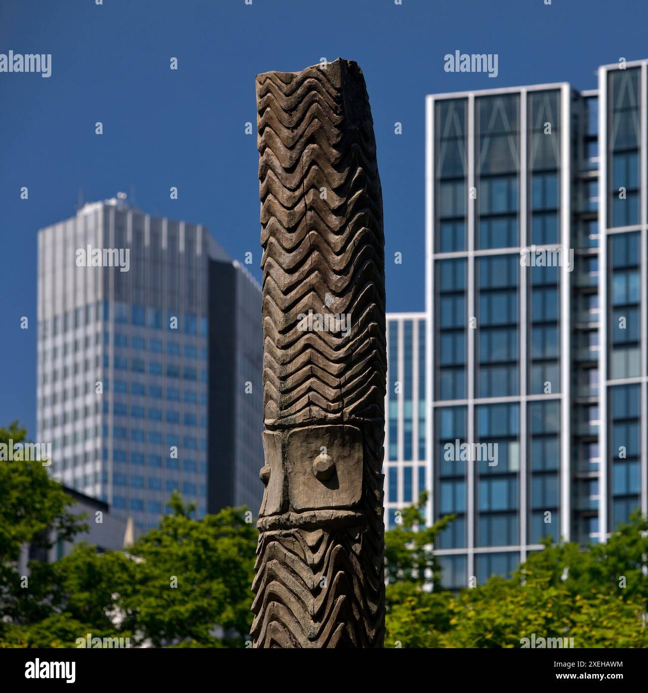 Holzstele aus Papua-Neuguinea im World Cultures Museum, Frankfurt am Main, Deutschland, Europa Stockfoto