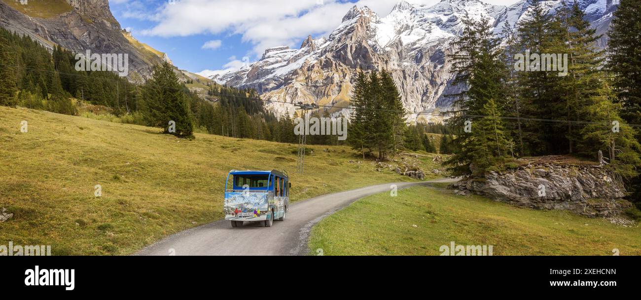 Oeschinensee Elektroauto-Bus, Schweiz Stockfoto