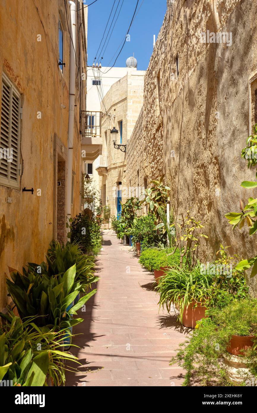 Eine der kleinen historischen versteckten Straßen in der antiken Stadt Rabat. Malta Stockfoto