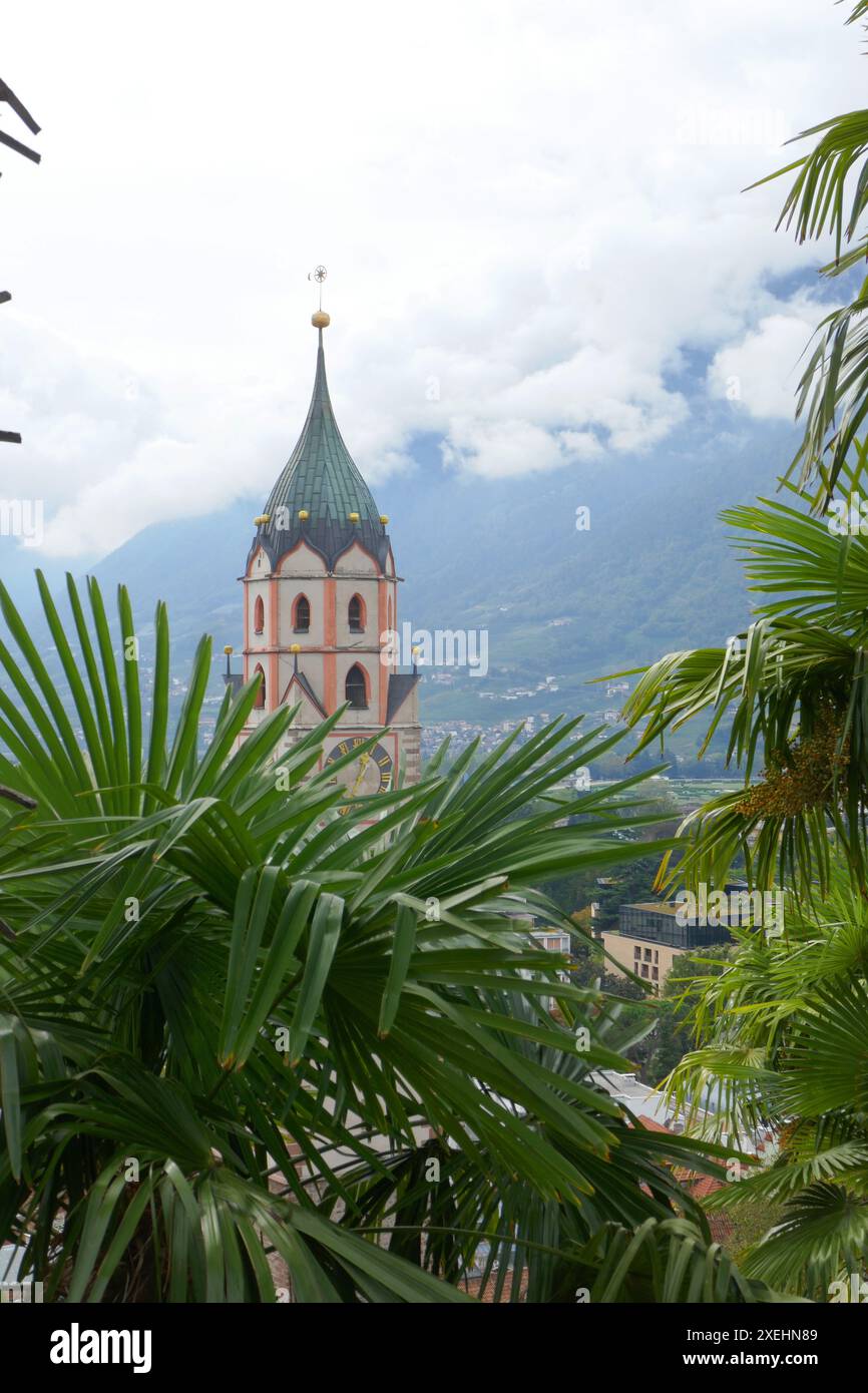 Römisch-katholische Pfarrkirche St. Nikolaus in Meran, Italien Stockfoto