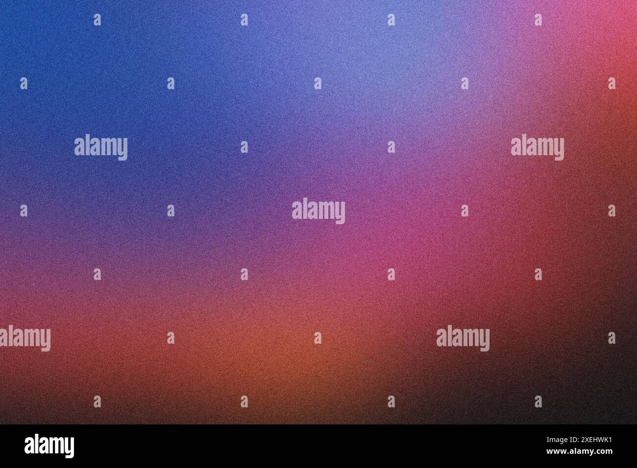 Ein abstrakter Hintergrund entsteht durch die Mischung aus einer körnigen Textur mit einer Mischung aus Blau-, Violett- und Rottönen Stockfoto