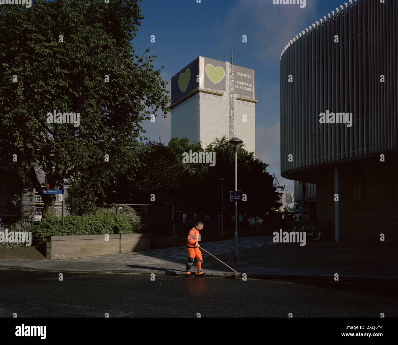 AN DIESEM TAG. Juni 2017. Das katastrophale Feuer, das im Grenfell Tower, einem 24-stöckigen Hochhaus in North Kensington, West London, ausbrach, wurde verursacht Stockfoto