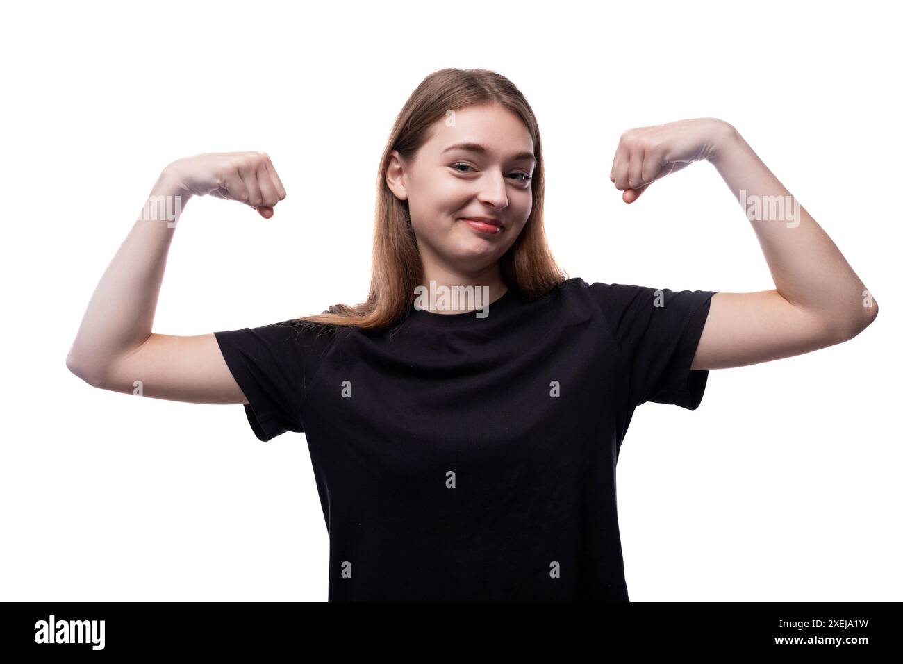 Kopfbild eines selbstbewussten und starken europäischen Teenagers mit braunem Haar Stockfoto