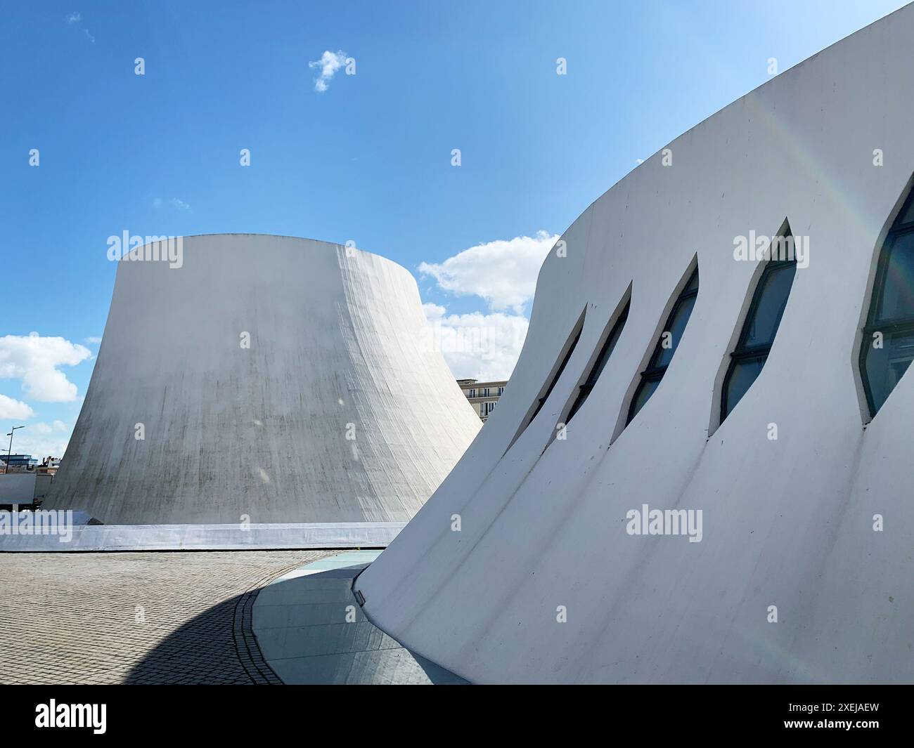 Le Volcan, moderne Architektur und berühmtes Wahrzeichen, entworfen vom berühmten Architekten Oscar Niemeyer, Kulturkomplex mit Konzertsaal und Bibliothek Stockfoto