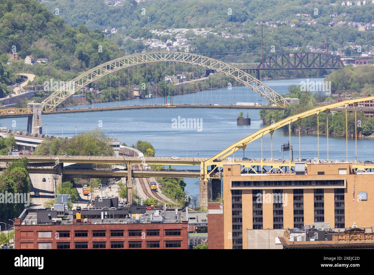 Brücken über den Monongahela River in Pittsburgh, PA Stockfoto