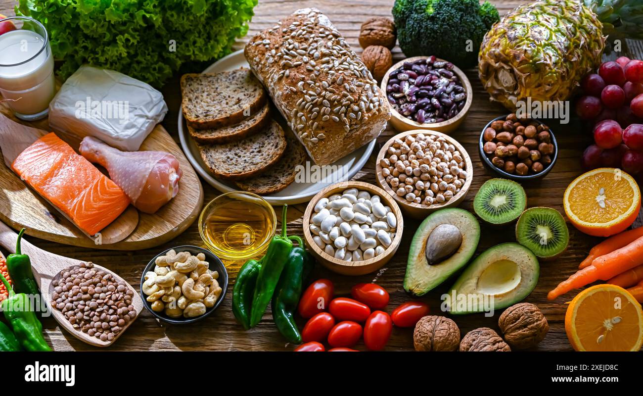 Lebensmittel, die die DASH-Diät darstellen, die zur Senkung des Bluthochdrucks entwickelt wurde Stockfoto