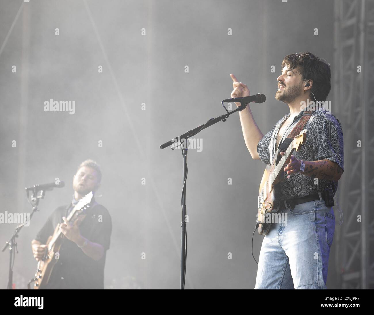 Linz, Österreich. Juni 2024. Sänger Clemens Rehbein bei einem Konzert der Band 'Milky Chance' am Donnerstag, 27. Juni 2024 im Rahmen des Festival 'Lido Sounds' in Linz, Österreich. - 20240627 PD7624 Credit: APA-PictureDesk/Alamy Live News Stockfoto