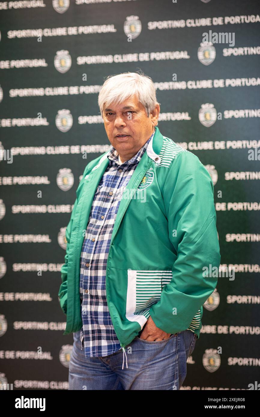 Portugal, den 27. juni 2024 . Er ist einer der Hauptfiguren in der Geschichte des Sports. Er starb am Donnerstag im Alter von 73 Jahren. Er wurde nach einer Operation im Mai wegen eines Tumors in ein Krankenhaus eingeliefert Alcochete, 06/11/18 - Entrevista a Manuel Fernandes na Academia do Sporting, em Alcochete, a Prop&#xf3;sito da sua vida como jogador naquele clube. (Sara Matos/Global Imagens) Stockfoto