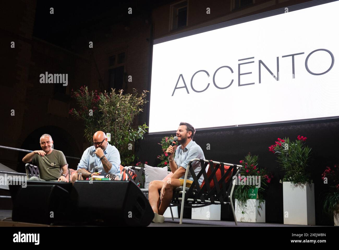 Piazza XX Settembre, Fano (PU), Italien, 27. Juni 2024, Matteo B. Bianchi, Gianmario Pilo, Alessandro Cattelan während Alessandro Cattelan - Passaggi F Stockfoto