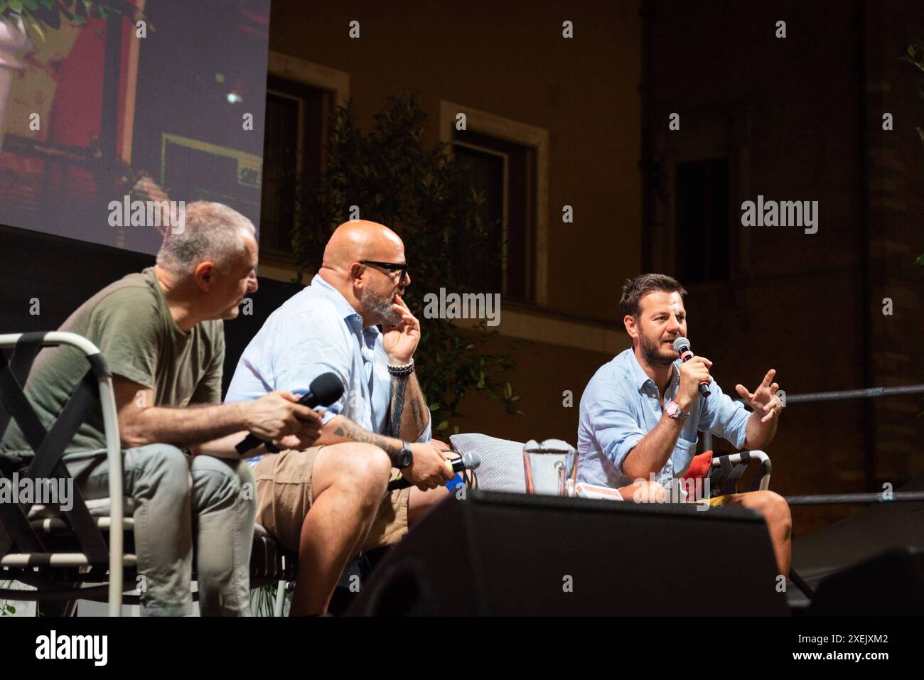 News - Alessandro Cattelan - Passaggi Festival 2024 Matteo B. Bianchi, Gianmario Pilo, Alessandro Cattelan während des Alessandro Cattelan - Passaggi Festival 2024, News in Fano PU, Italien, 27. Juni 2024 Fano PU Piazza XX Settembre Italien Copyright: XEmmanuelexOlivix/xLiveMediax LPN 1421199 Stockfoto