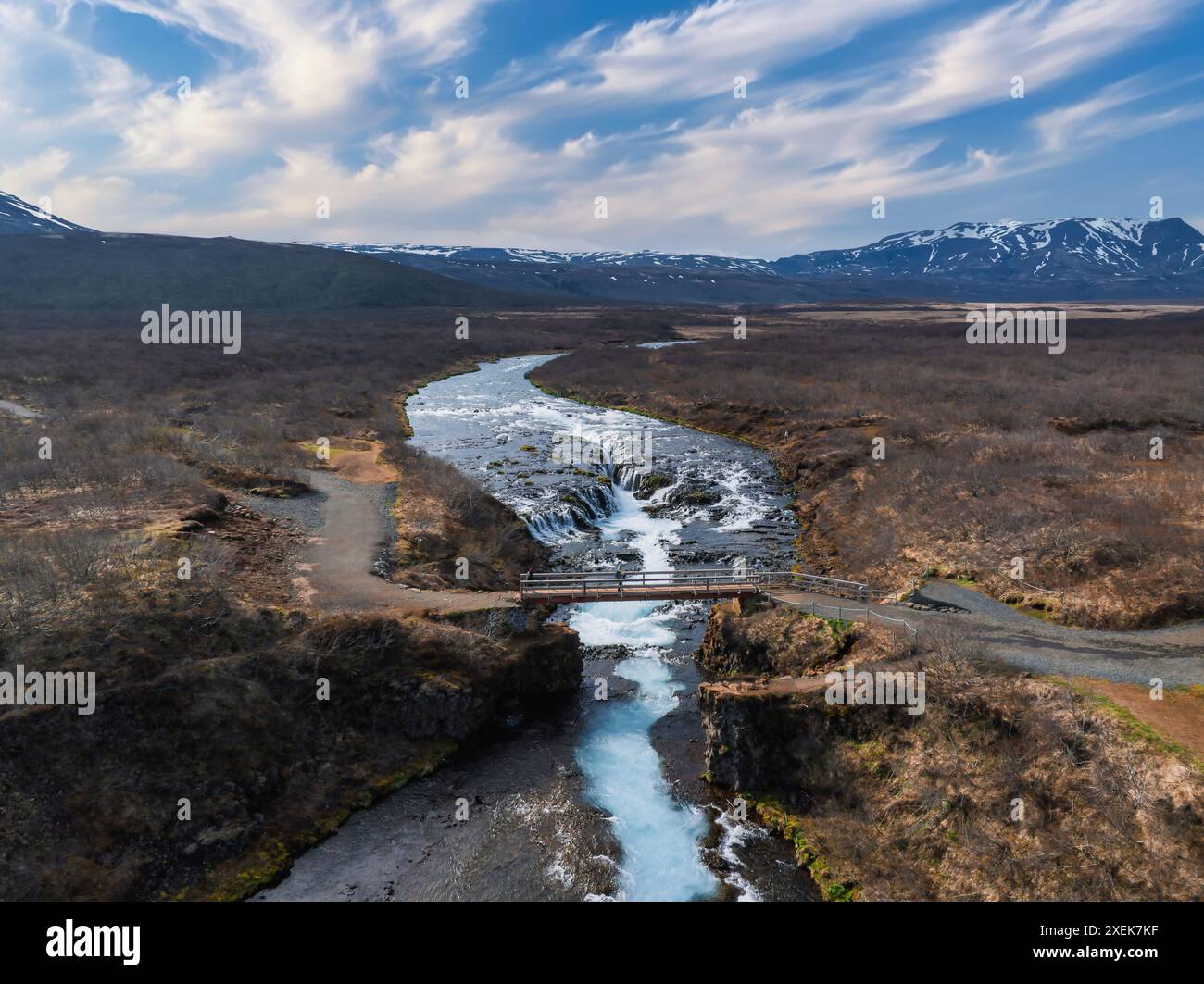 Majestätischer Sommerblick auf den Bruarfoss Wasserfall. Der Isländische Blaue Wasserfall. Stockfoto