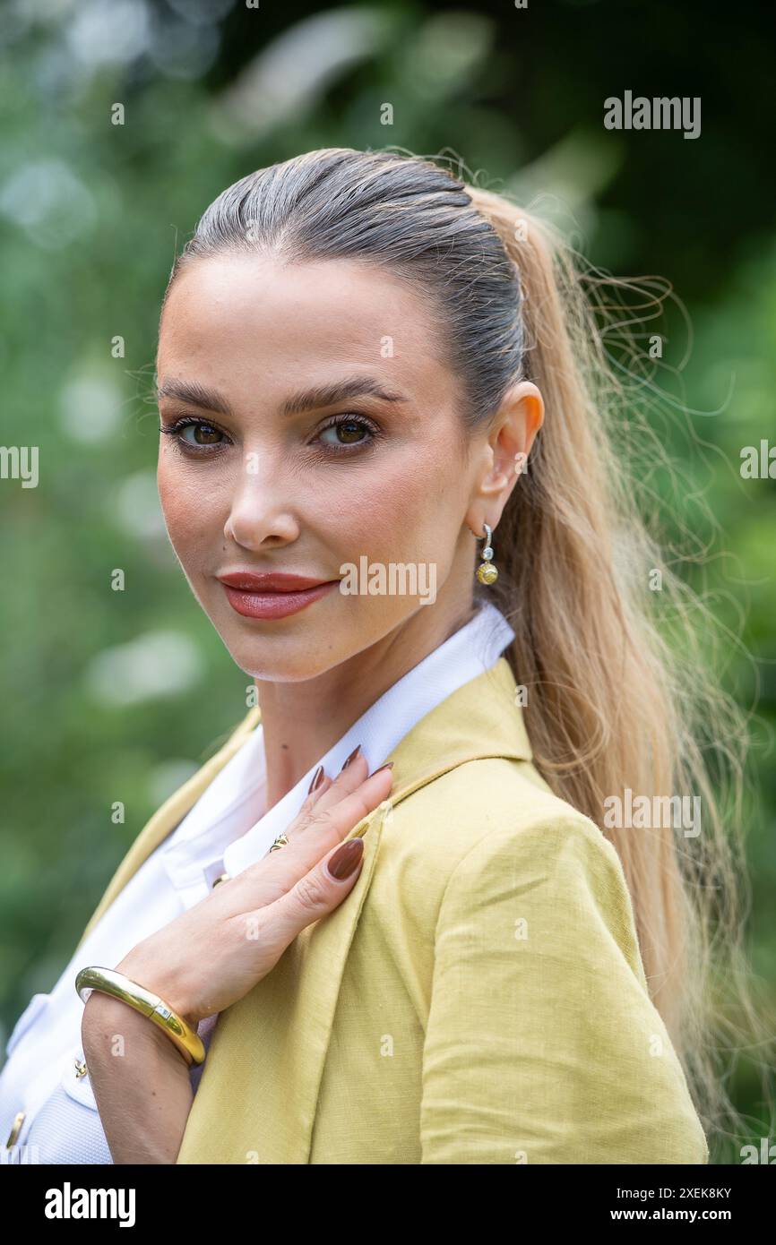 Stoke Poges, Großbritannien. Juni 2024. Sophie Hermann, die ehemalige Made in Chelsea TV-Persönlichkeit, war an Tag vier der Boodles Tennis im Stoke Park in Stoke Poges, Buckinghamshire. Quelle: Maureen McLean/Alamy Live News Stockfoto