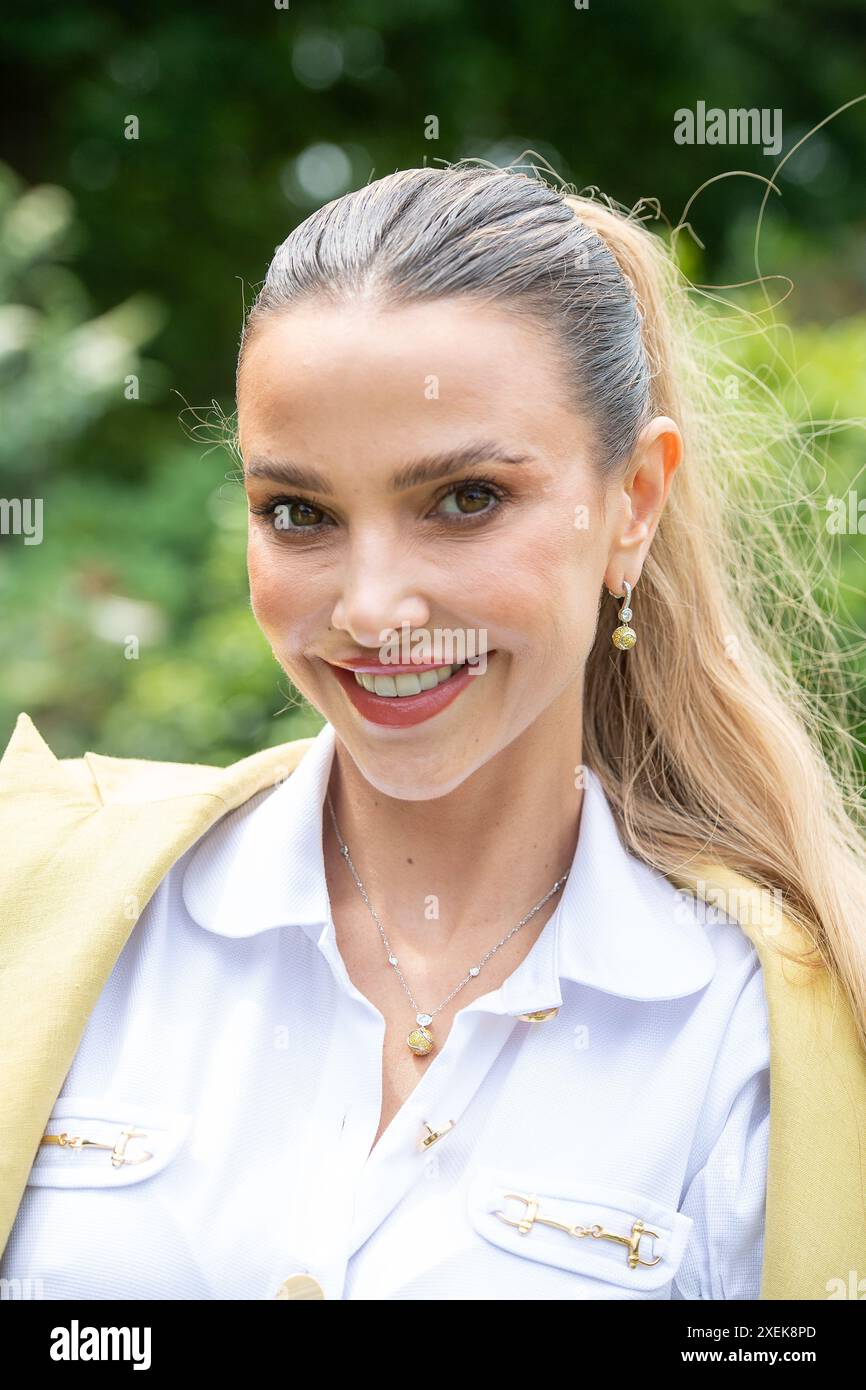 Stoke Poges, Großbritannien. Juni 2024. Sophie Hermann, die ehemalige Made in Chelsea TV-Persönlichkeit, war an Tag vier der Boodles Tennis im Stoke Park in Stoke Poges, Buckinghamshire. Quelle: Maureen McLean/Alamy Live News Stockfoto