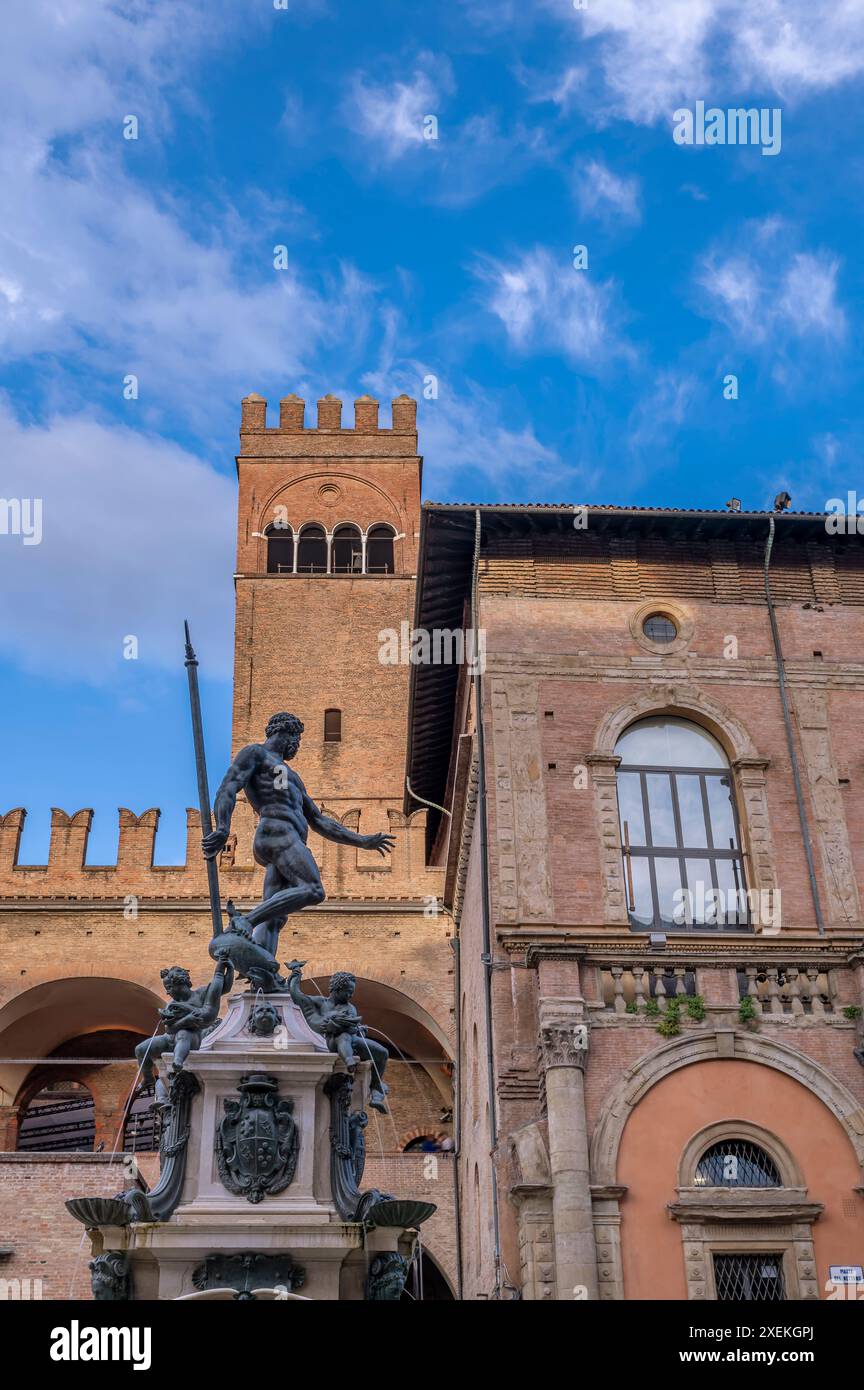 Ein Blick auf die Piazza del Nettuno im historischen Zentrum von Bologna, Italien Stockfoto