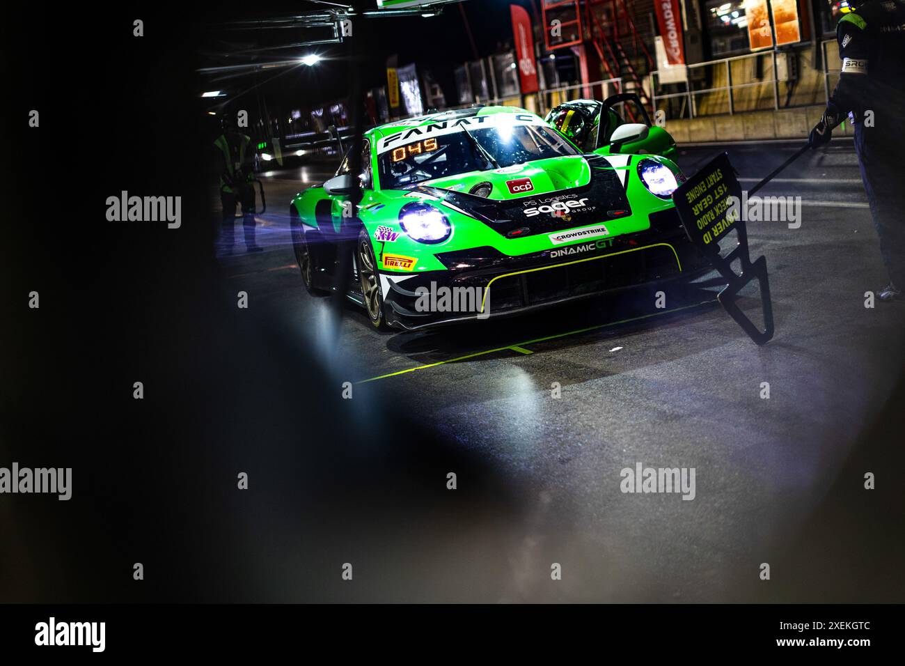 Stavelot, Belgique. Juni 2024. 54 SAGER Philipp (aut), DIENST Marvin (deu), MOURA DE OLIVEIRA (PRT), ZOCHLING Christopher (deu), Porsche 911 GT3 R, Ambiance, Pitstop, arrêt aux Stands, während des CrowdStrike 24 Hours of Spa 2024, 2. Rennen des GT World Challenge Europe Endurance Cup 2024, 26. Bis 30. Juni, 2024 auf Circuit de Spa-Francorchamps, in Stavelot, Belgien - Foto: Damien Saulnier/DPPI Credit: DPPI Media/Alamy Live News Stockfoto