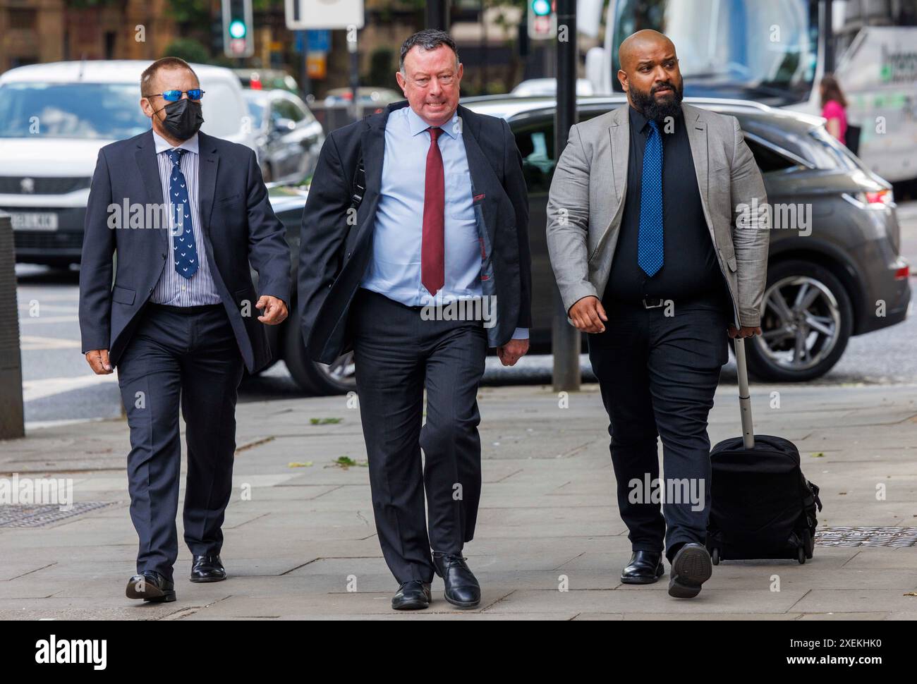 London, Großbritannien. Juni 2024. Craig Carter, 51, wurde wegen Fehlverhaltens in öffentlichen Ämtern wegen angeblichen Diebstahls von Geld an einen Mann angeklagt, der nach dem Zusammenbruch starb. Das Opfer, Claudio Gaetani, starb beim Radfahren. PC Craig Carter, 51 Jahre alt, erscheint am Freitag vor dem Gericht der Westminster Magistrates, nachdem er wegen Fehlverhaltens in öffentlichen Ämtern wegen des angeblichen Vorfalls angeklagt wurde. Er soll Geld von einem Mann gestohlen haben, der im September 2022 in Harringay im Norden Londons zusammengebrochen und gestorben war Credit: Mark Thomas/Alamy Live News Stockfoto