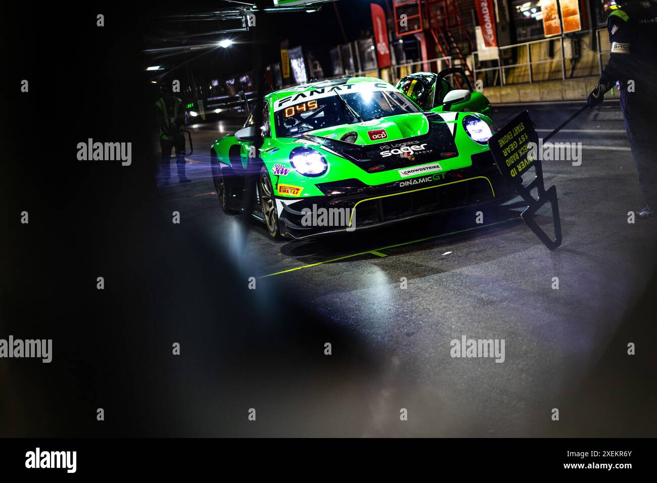 Stavelot, Belgien, 27.06.2024. 54 SAGER Philipp (AUT), DIENST Marvin (deu), MOURA DE OLIVEIRA (PRT), ZOCHLING Christopher (deu), Porsche 911 GT3 R, Ambiance, Pitstop, Arret aux Trips, während des CrowdStrike 24 Hours of Spa 2024, 2. Rennen des GT World Challenge Europe Endurance Cup 2024, 26. Bis 30. Juni, 2024 auf dem Circuit de Spa-Francorchamps in Stavelot, Belgien Stockfoto