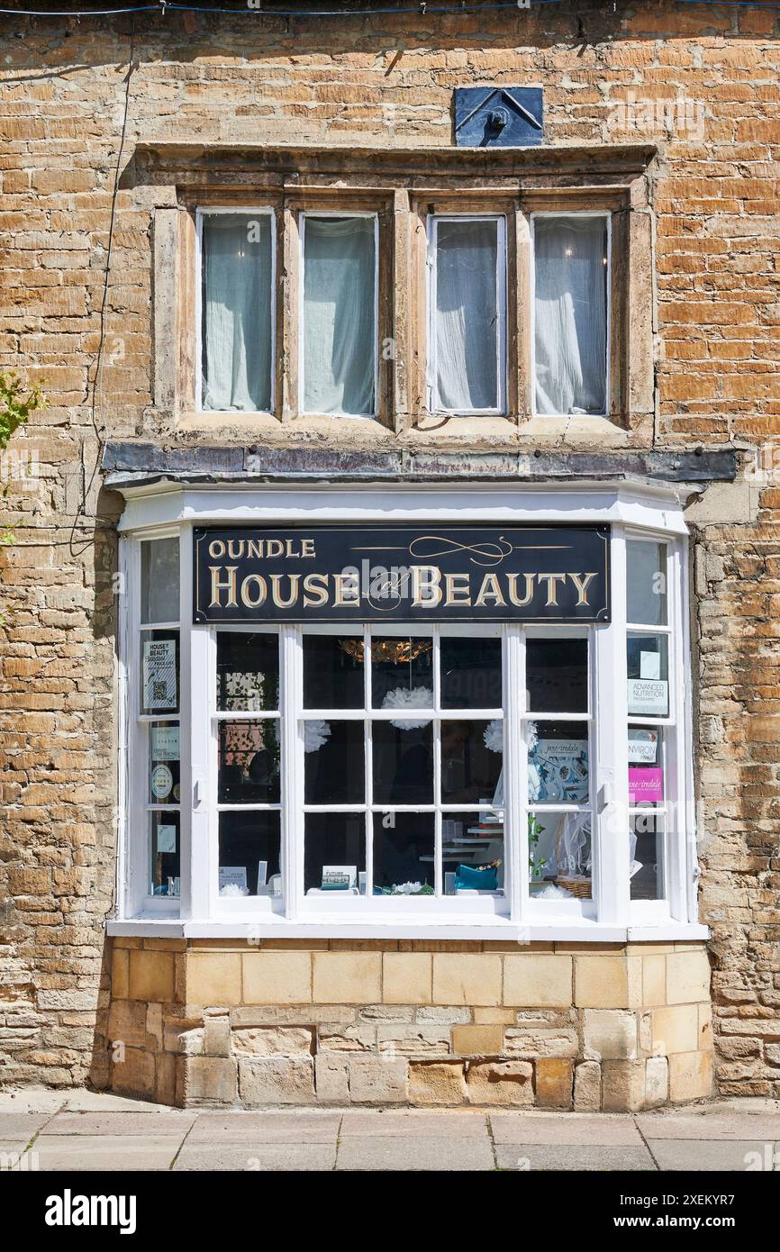 House of Beauty Shop im Stadtzentrum von Oundle, England. Stockfoto