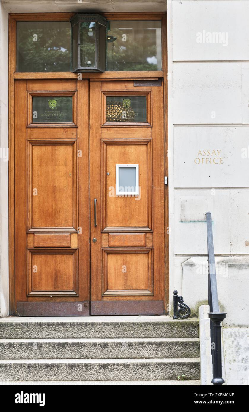 Eintritt zum Assay Office in der Goldsmiths Hall, London, England Stockfoto