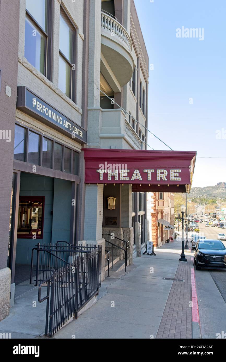 1905 Elks Opera House im viktorianischen Stil, heute Theater- und Performing Arts Center entlang der East Gurley Street in Downtown Prescott Arizona – April 2024 Stockfoto