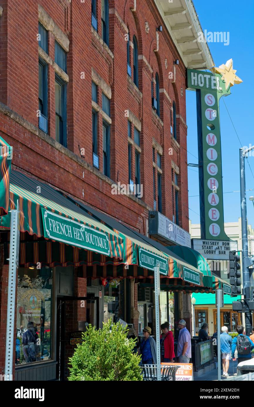 Hotel St. Michael im Renaissance-Stil aus dem 19. Jahrhundert an der historischen Whiskey Row in Downtown Prescott Arizona - April 2024 Stockfoto