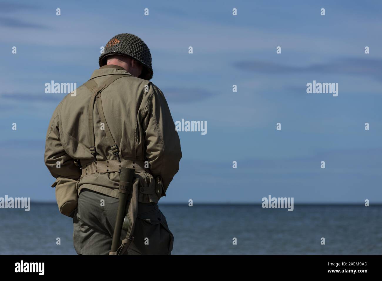 Juni 2017. Utah Beach, Normandie, Frankreich. Eine Gruppe von Männern, die in Uniformen der amerikanischen Armee gekleidet sind, steht am Strand von Utah Beach im Rahmen der 2017 D Day Gedenkfeier der Landungen 1944. Quelle: Wayne Farrell/Alamy News Stockfoto