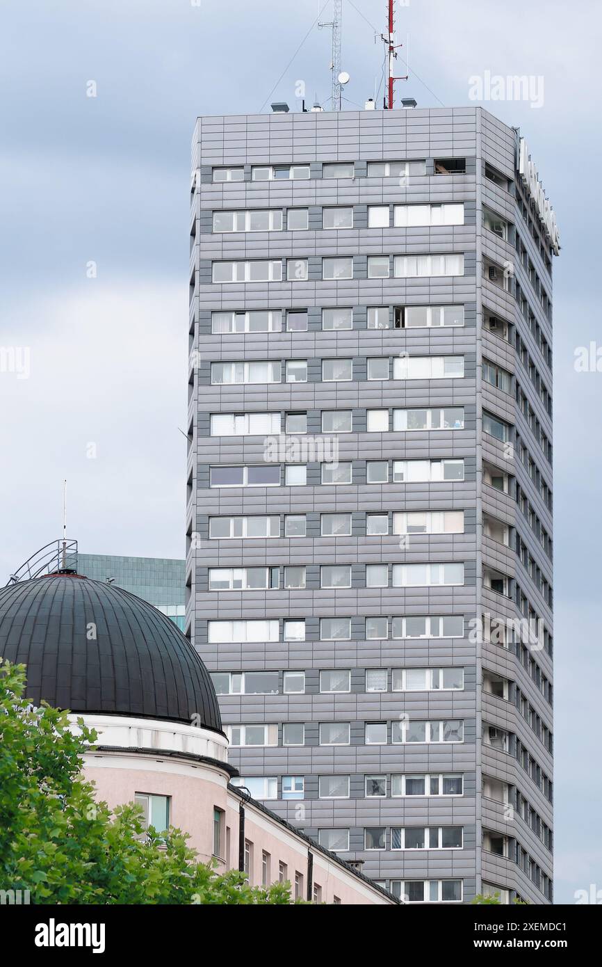 City, ein modernes Hochhaus-Apartmentgebäude. Stockfoto