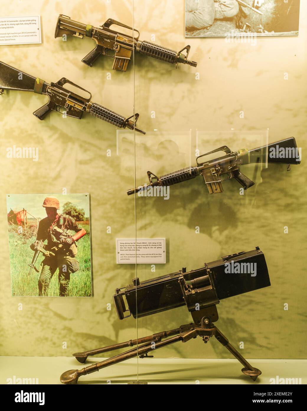 Ho-Chi-Minh-Stadt, Vietnam - 2. Februar 2024: Amerikanische Waffen und Artillerie im war Remnants Museum Stockfoto