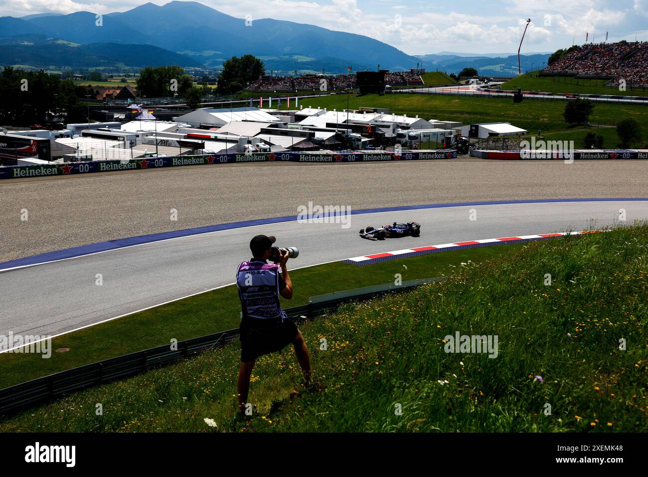 Spielberg, Autriche. Juni 2024. Fotograf beim Formel 1 Qatar Airways Grand Prix 2024 von Österreich, 11. Runde der Formel-1-Weltmeisterschaft 2024 vom 28. Bis 30. Juni 2024 auf dem Red Bull Ring, in Spielberg, Österreich - Foto DPPI Credit: DPPI Media/Alamy Live News Stockfoto