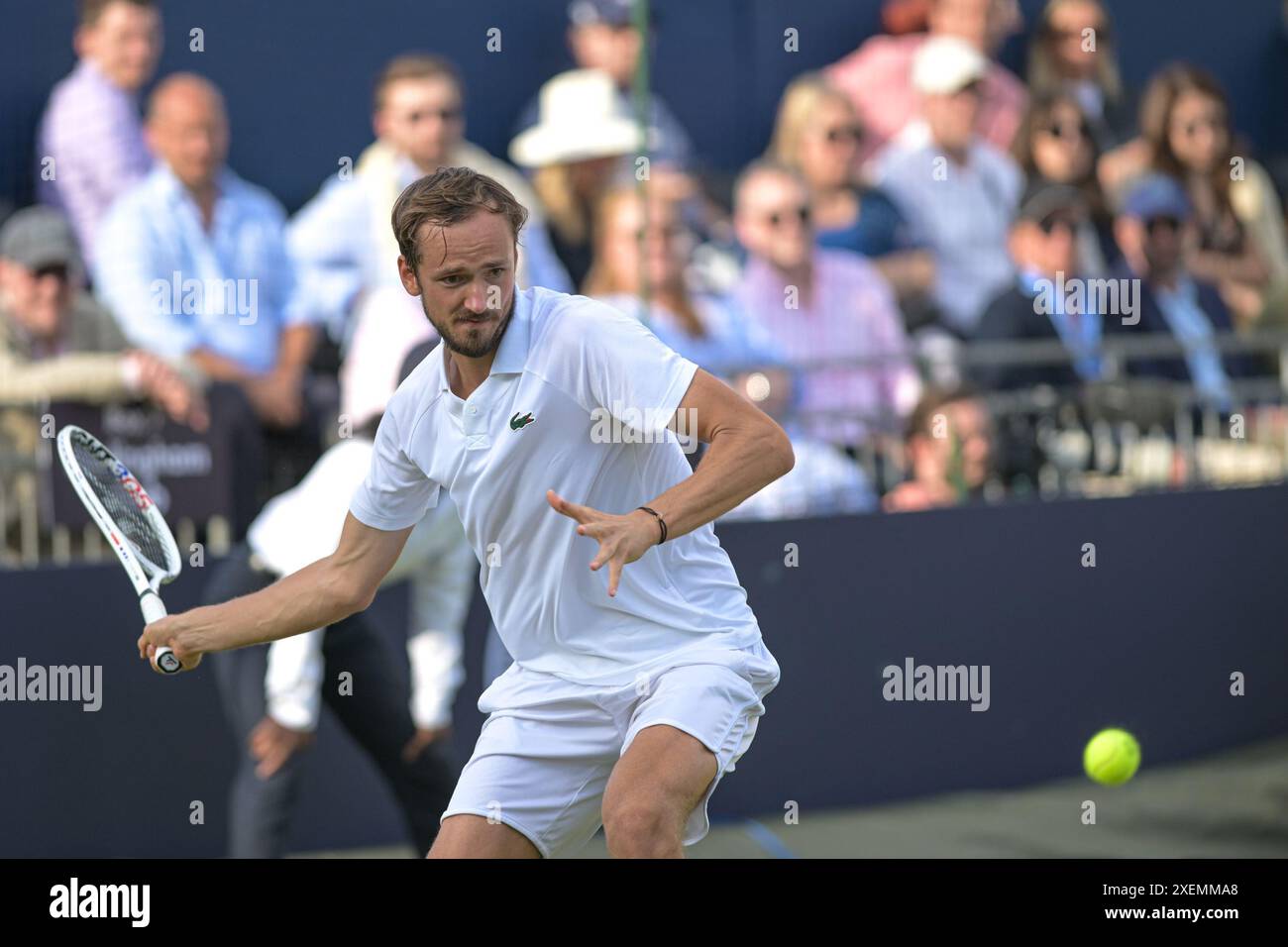 Daniil Medwedew im zweiten ATP-Einzelspiel gegen Novac Djokovic während des Giorgio Armani Tennis Classic im Hurlingham Club, London, Großbritannien am 28. Juni 2024. Foto von Phil Hutchinson. Nur redaktionelle Verwendung, Lizenz für kommerzielle Nutzung erforderlich. Keine Verwendung bei Wetten, Spielen oder Publikationen eines einzelnen Clubs/einer Liga/eines Spielers. Quelle: UK Sports Pics Ltd/Alamy Live News Stockfoto