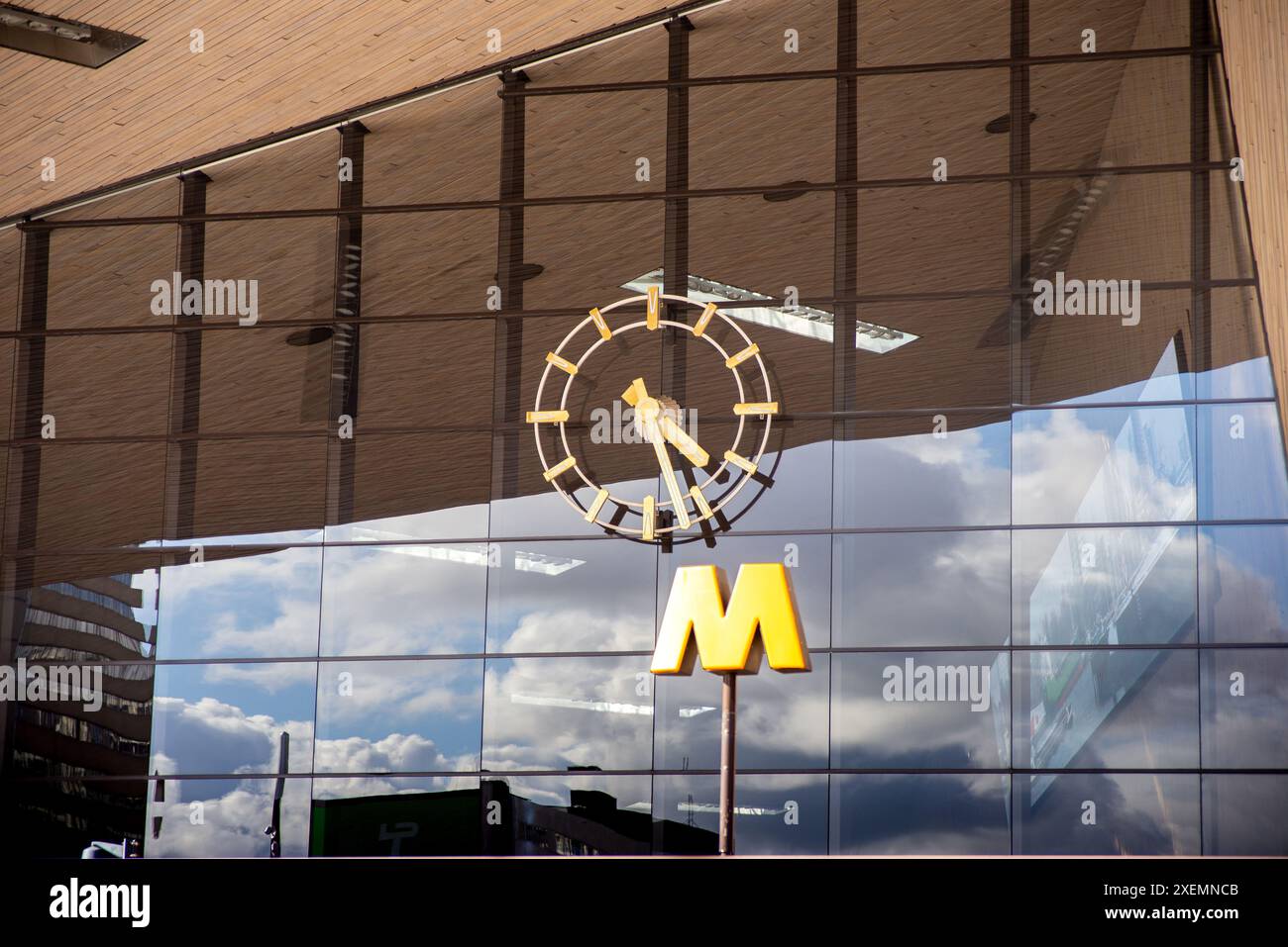 27.03.2023, Rotterdam, Niederlande, Hauptbahnhof mit U-Bahn-Station Stockfoto