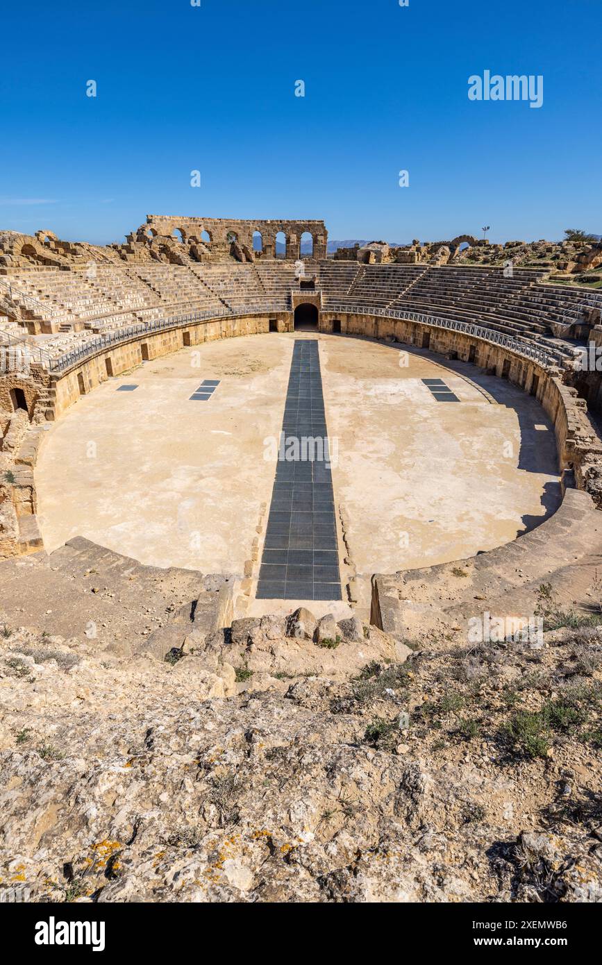 Ben Arous, Tunesien. Das römische Amphitheater an der archäologischen Stätte Uthina. Stockfoto