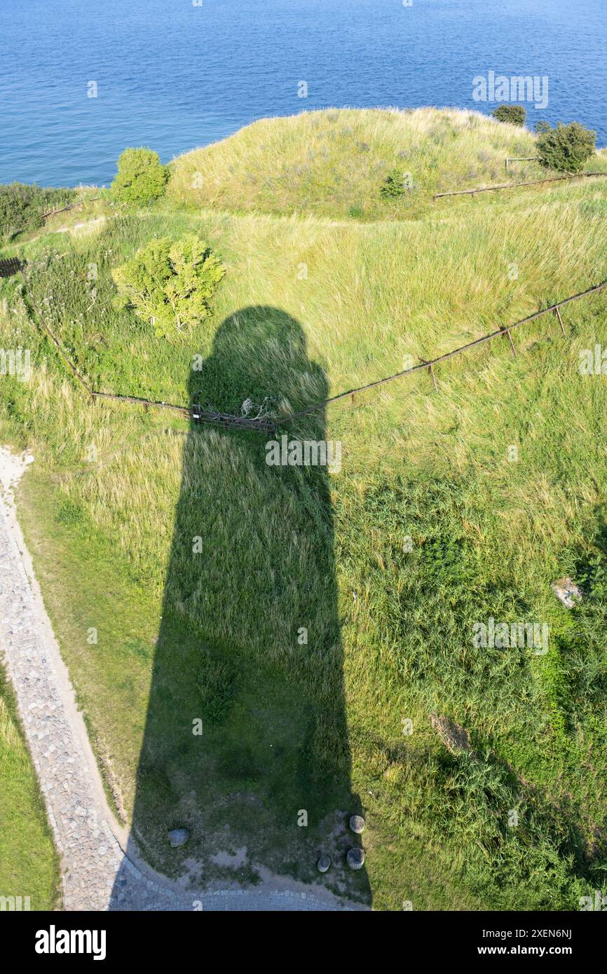 Schatten des Leuchtturms Peilturm am Arkona-Kap in Deutschland Stockfoto