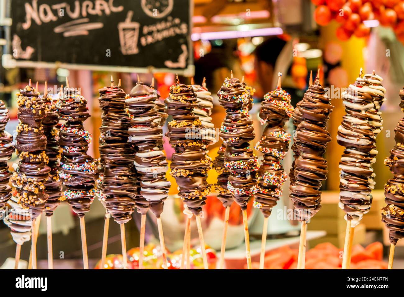 Schokoladenspezialitäten im Mercat de Sant Josep de la Boqueria ist Barcelonas berühmtester öffentlicher Markt, barcelona, spanien. Stockfoto