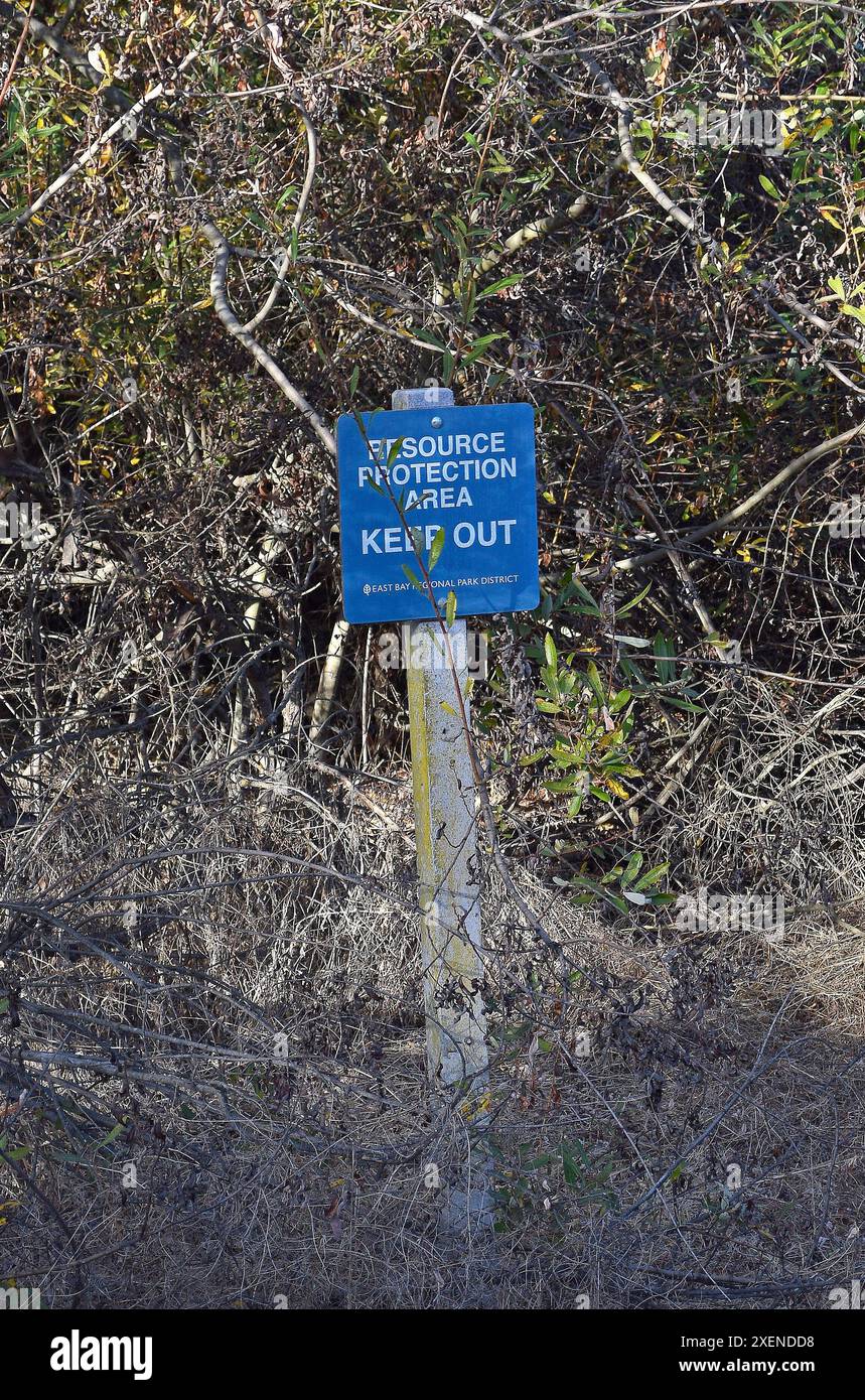 Ressourcenschutzgebiet, halten Sie Ausschilderung in der Quarry Lakes Regional Recreation Area und East Bay Hills, Fremont, Kalifornien Stockfoto