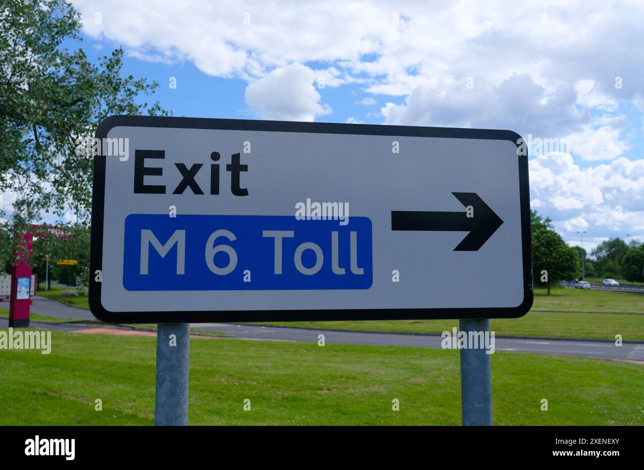 Verlassen Sie das Schild bei Norton Canes auf der M6 Mautstraße in der Nähe von Birmingham, West Midlands, England Stockfoto