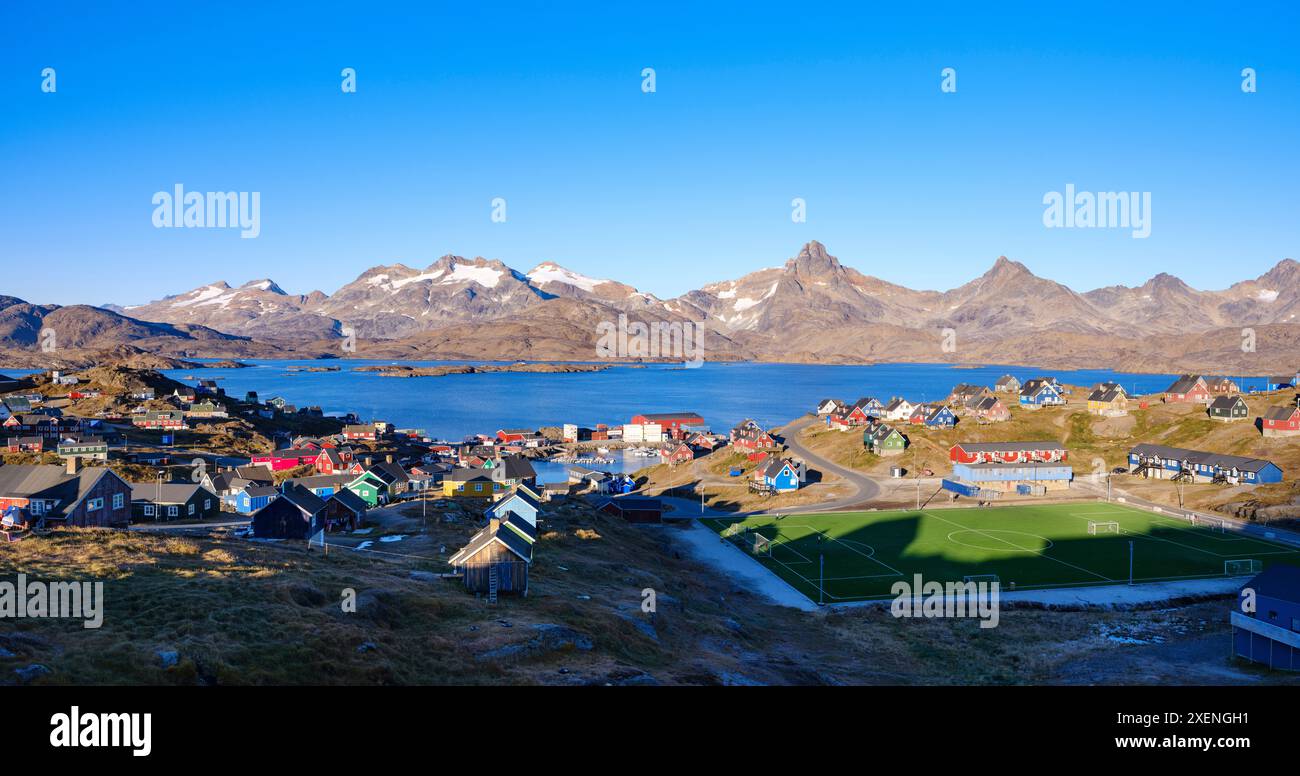 Stadt Tasiilaq (früher Ammassalik genannt), Königreich Dänemark. Stockfoto
