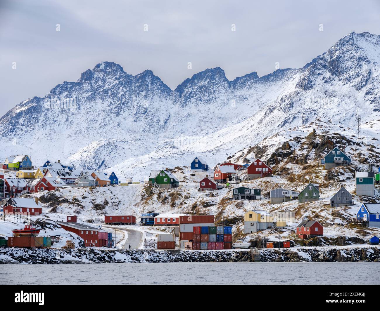 Stadt Tasiilaq (früher Ammassalik genannt), Königreich Dänemark. Stockfoto