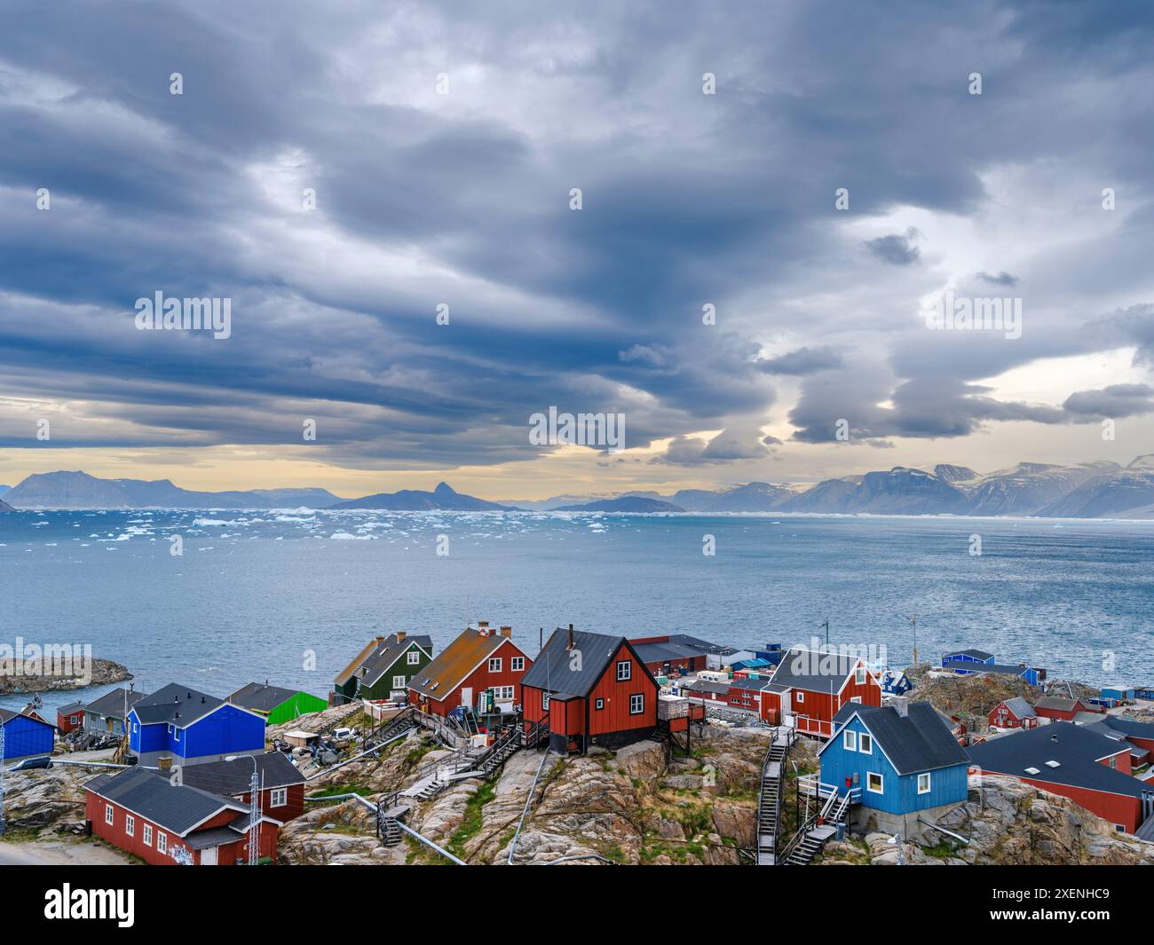 Die Stadt Uummannaq im Nordwesten von Grönland, Königreich Dänemark. Stockfoto